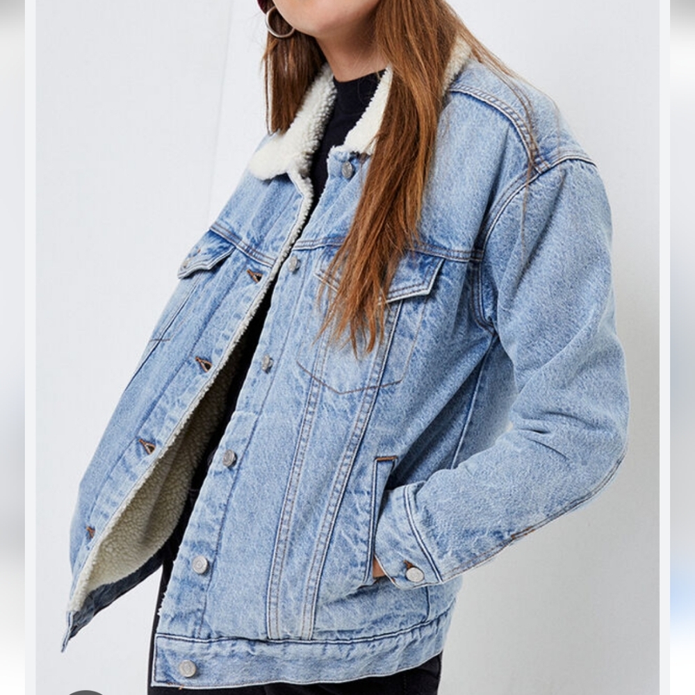 PACSUN light blue Denim Jacket with Sherpa lining Size Small